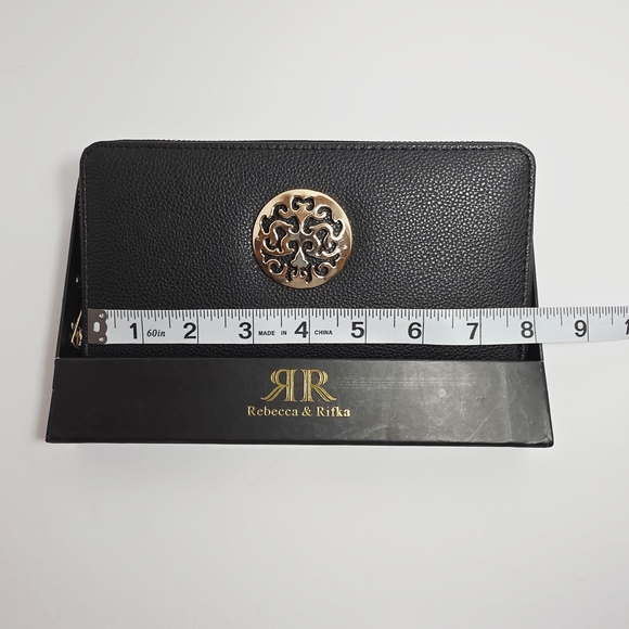 Rebecca & Rifka Black Pebbled Leather Zip Around Wallet Wristlet Gold Medallion - Picture 6 of 7